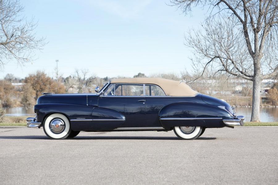  Cadillac Series 62 Convertible 1946 года  (фото 14 из 15)